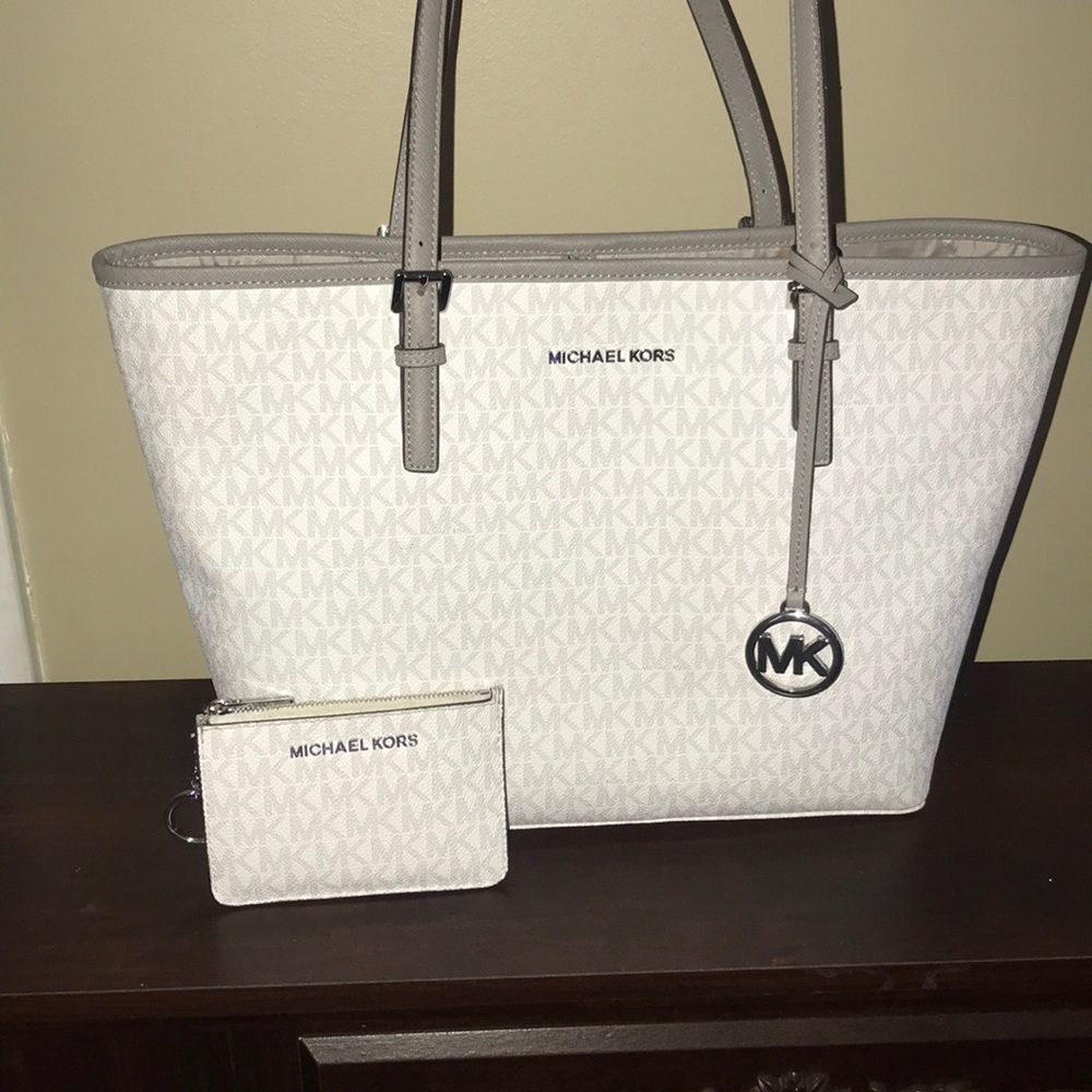 MICHAEL KORS MEDIUM TOTE BAG and wallet included.
